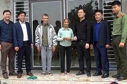 Trao nhà tình nghĩa cho gia đình có hoàn cảnh đặc biệt khó khăn.
