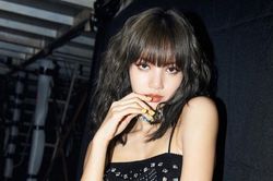 Lisa toàn đeo đồng hồ hàng hiệu, có chiếc giá hơn 40.000 USD