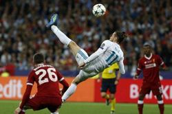 Bale tái hiện siêu phẩm vào lưới Liverpool tại phòng khách