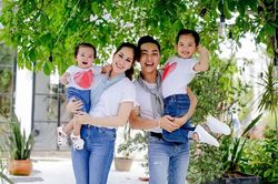 Hai con của Khánh Thi – Phan Hiển xinh như thiên thần, càng ngắm càng yêu