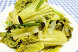 Khi muối dưa chỉ cần thêm nước này vào đảm bảo dưa vàng ruộm, giòn sần sật chẳng lo bị khú