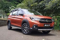 Giá lăn bánh Suzuki XL7 đẹp mê ly, đối thủ của Mitsubishi Xpander Cross