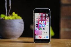 Loạn giá iPhone SE (2020) ở VN, hàng chính hãng có thể lên kệ cuối tháng 5