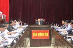 Đại biểu tham gia nhiều ý kiến vào các tờ trình