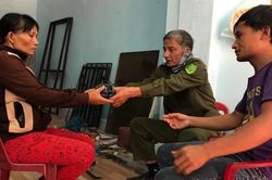 Người lượm ve chai nhặt được hơn 200 triệu, tìm trả lại người mất