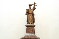 Dựng tượng vua làm biểu tượng công lý: Không phù hợp hình thức, ý nghĩa lịch sử