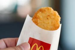 McDonald's tiết lộ công thức làm món bánh khoai tây chiên nổi tiếng chỉ với 2 nguyên liệu