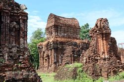 Chuyên gia Ấn Độ hỗ trợ trùng tu vùng lõi Di sản văn hóa Mỹ Sơn