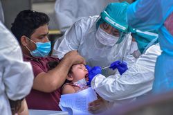Dịch COVID-19 ngày 28/4: Châu Á đề cao cảnh giác trước kỳ nghỉ lễ