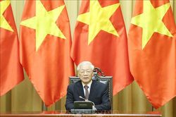 Để cán bộ mãi là 'đầy tớ trung thành của nhân dân'