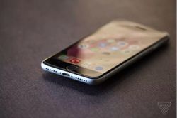 'Giải phẫu' iPhone SE 2020 - chiếc điện thoại mới mà cũ
