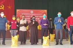Trao 2 tấn gạo hỗ trợ người có hoàn cảnh khó khăn
