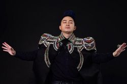 Tùng Dương hồi hộp chờ khán giả trong 'phòng khách' Music Home tối 1/5