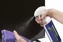 Cách làm sạch tivi màn hình phẳng hiệu quả, không gây chập điện
