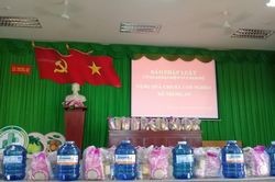 Trao tặng 50 phần quà cho các hộ phụ nữ có hoàn cảnh khó khăn