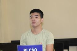 Án cho kẻ đột nhập vào giường ngủ, bịt miệng chủ nhà cướp điện thoại