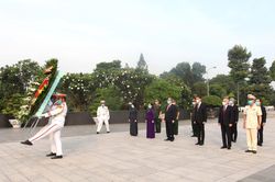 Lãnh đạo TP Hồ Chí Minh dâng hương tưởng niệm các Anh hùng liệt sỹ