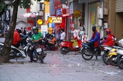 Căn cứ nào để xác định mức thu nhập của lao động tự do được nhận hỗ trợ từ Chính phủ?