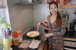 Nhà nữ MC VTV đảm cả mẹ cả con, bữa cơm 'nhanh như chớp' mà ai nhìn cũng xuýt xoa