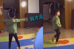 Cô giáo hỏi thăm một câu khiến nam sinh 'giận tím người', rời khỏi máy tính rồi làm điều bất ngờ khiến CĐM 'cười ra nước mắt'