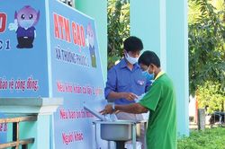 Đưa vào hoạt động cây ATM gạo tại huyện Hồng Ngự, Tháp Mười
