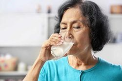 Đối phó chứng ho về đêm ở người cao tuổi