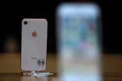 iPhone SE 2020 ra mắt có gì giống và khác với iPhone 8 truyền thống