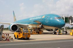 Dịp nghỉ lễ 30-4, 1-5: Vé máy bay đang dần 'cạn', giá không quá đắt