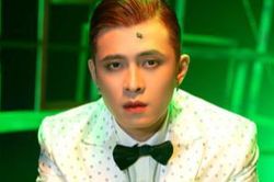 Tạm biệt hình tượng 'em trai quốc dân', Gin Tuấn Kiệt hóa Joker lạnh lùng trong MV mới