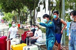 Những chuyện khóc cười ở khu cách ly
