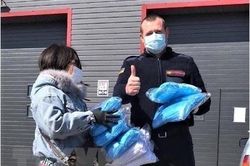 Cộng đồng người Việt ở Ukraine tặng khẩu trang cho bệnh viện