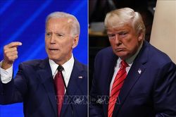 Ứng cử viên Joe Biden và Tổng thống Donald Trump bám đuổi sát sạt trong thăm dò dư luận