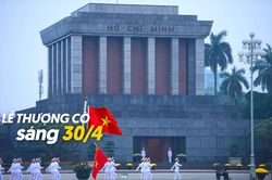 Chùm ảnh: Xúc động lễ thượng cờ tại Quảng trường Ba Đình sáng 30/4