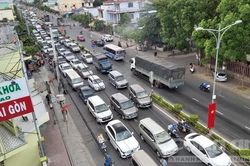 Cầu Rạch Miễu 'tê liệt' vì dòng người về quê nghỉ lễ