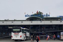 Hà Nội: Bến xe vắng khách, đường vành đai 3 ùn tắc kéo dài