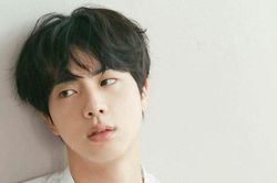 ARMY toàn cầu phẫn nộ khi Jin BTS liên tục bị Big Hit coi thường