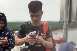 Nam sinh viên Lào liều mình cứu người rơi sông