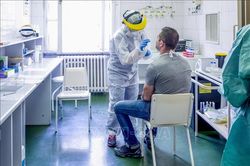 Hungary cảnh báo đợt bùng phát dịch COVID-19 thứ hai