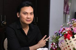NSƯT Kim Tiểu Long gay gắt 'đáp trả' dân mạng khi bị đồn lấy vợ để che đậy giới tính và bôi nhọ nhân phẩm