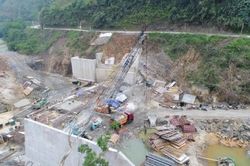 Miệt mài khơi nguồn 'vàng trắng' trên sông Chảy