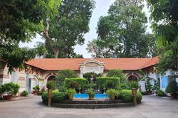 Những ngôi trường trăm tuổi ở TPHCM