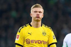 Thủ tướng Đức hoãn phán quyết, Bundesliga lùi ngày trở lại