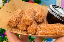 Disney chia sẻ cách làm bánh quẩy churro nổi tiếng: Làm dễ, ăn ngon, quên bim bim được rồi