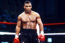 Mike Tyson thể hiện sức mạnh trước thềm tái xuất