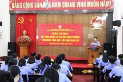 Gắn kết giữa việc đánh giá, xếp loại với bình xét thi đua khen thưởng hàng năm