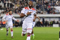 Các đội bóng Anh đang nắm bắt cơ hội sở hữu Moussa Dembele