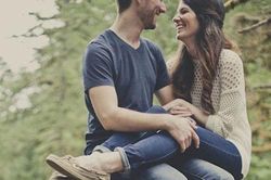 8 dấu hiệu của một người đàn ông sẽ không bao giờ ngừng yêu thương bạn