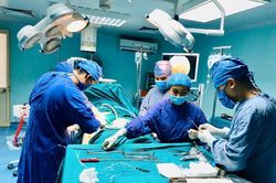 Tái tạo dây chằng chéo trước khớp gối cho người đàn ông 38 tuổi bị tai nạn giao thông
