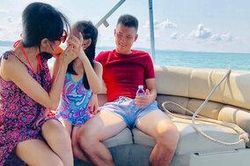 Vừa bị con gái cho 'mọc sừng', Thủy Tiên tiếp tục nhận cái kết 'đắng' khi nhờ chồng chụp ảnh