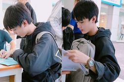 Nam sinh tốt nghiệp ĐH Kinh tế Quốc dân rồi về quê mở quán bún riêu, thành công sau đó khiến ai cũng 'trầm trồ ngưỡng mộ'